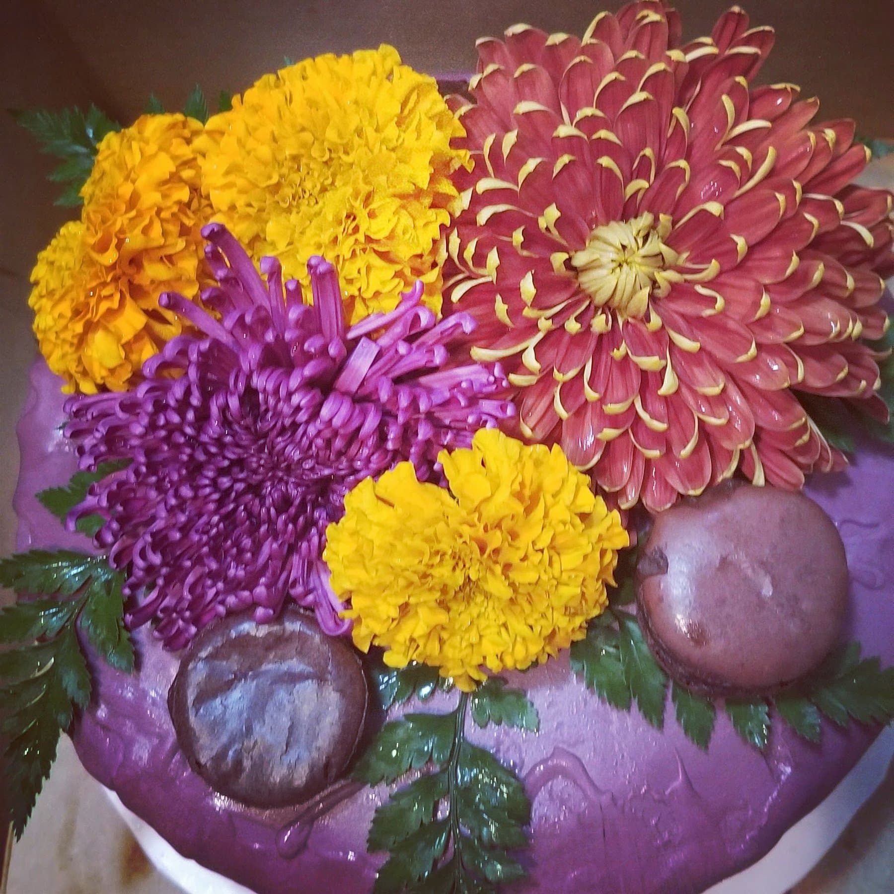Close-up floral detail from a purple-toned cake by Jamie Cakes.