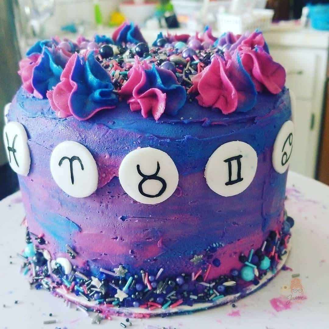 Featured custom cakes by Jamie Cakes displayed in a warm boutique-style homepage gallery.